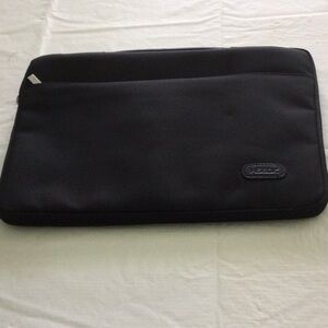Laptop Hseok Case color black with front storage.Zippers to open NWOT